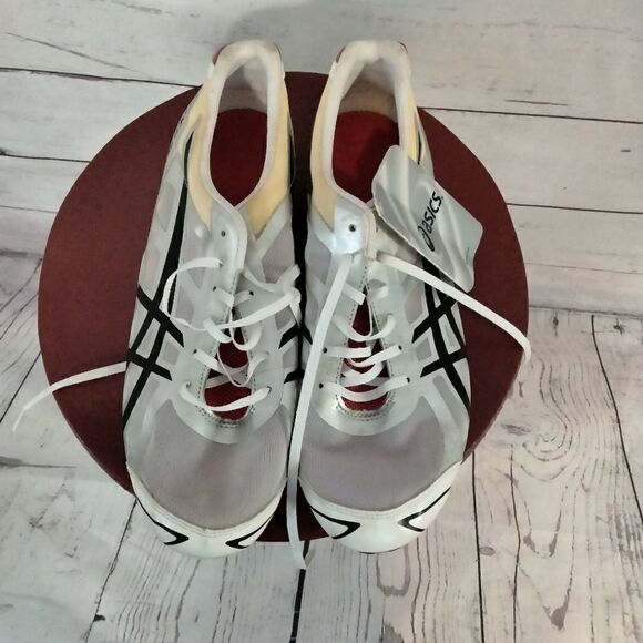 New Without tags."Asics" woman's kleets - Picture 1 of 9